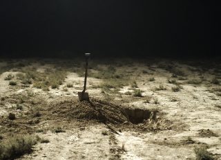 LUZ_S01E01E02_DANIELA_FOTOGRAFIA_00008-scaled